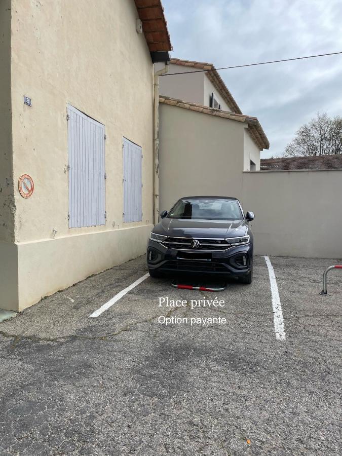 Au Calme Dans Le Centre Avec Terrasse Et Clim Apartment Saint-Remy-de-Provence